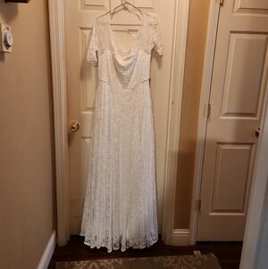 torrid white Lace wedding Dress with lace neckline,never worn went with other